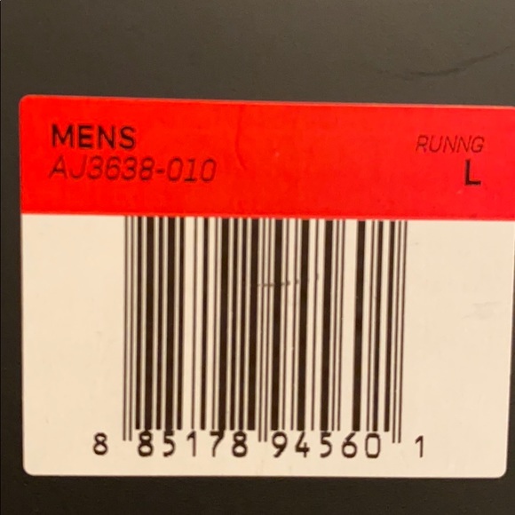 COPY - Men’s Nike Dry Element Pant very Small hole on the upper leg. - Picture 8 of 8